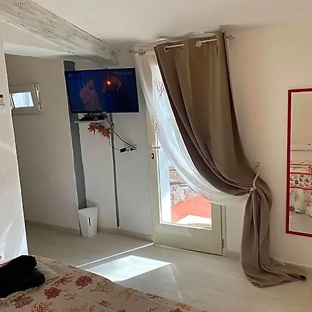 Oda ve Kahvaltı Oltremare